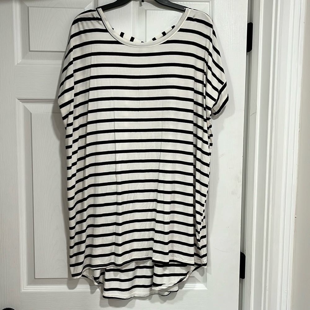 EUC Bellamie XL hi-lo tunic criss cross back.